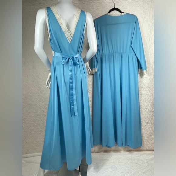 🔥Vintage 70s Vanity Fair 2 Pieces Nightgown & Robe Set Lace Maxi Length - Picture 3 of 16